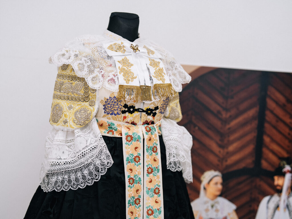 trnavský ženský kroj